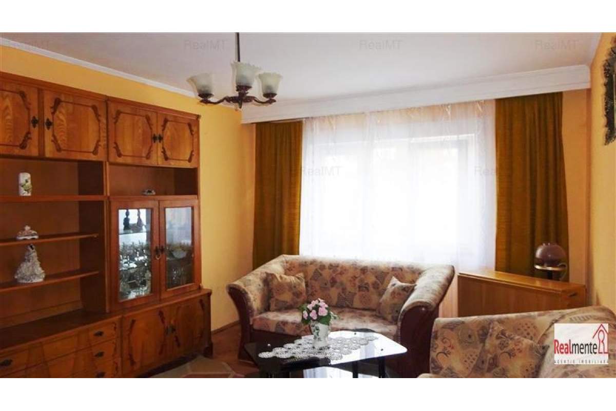  apartament 3 camere, Cetate