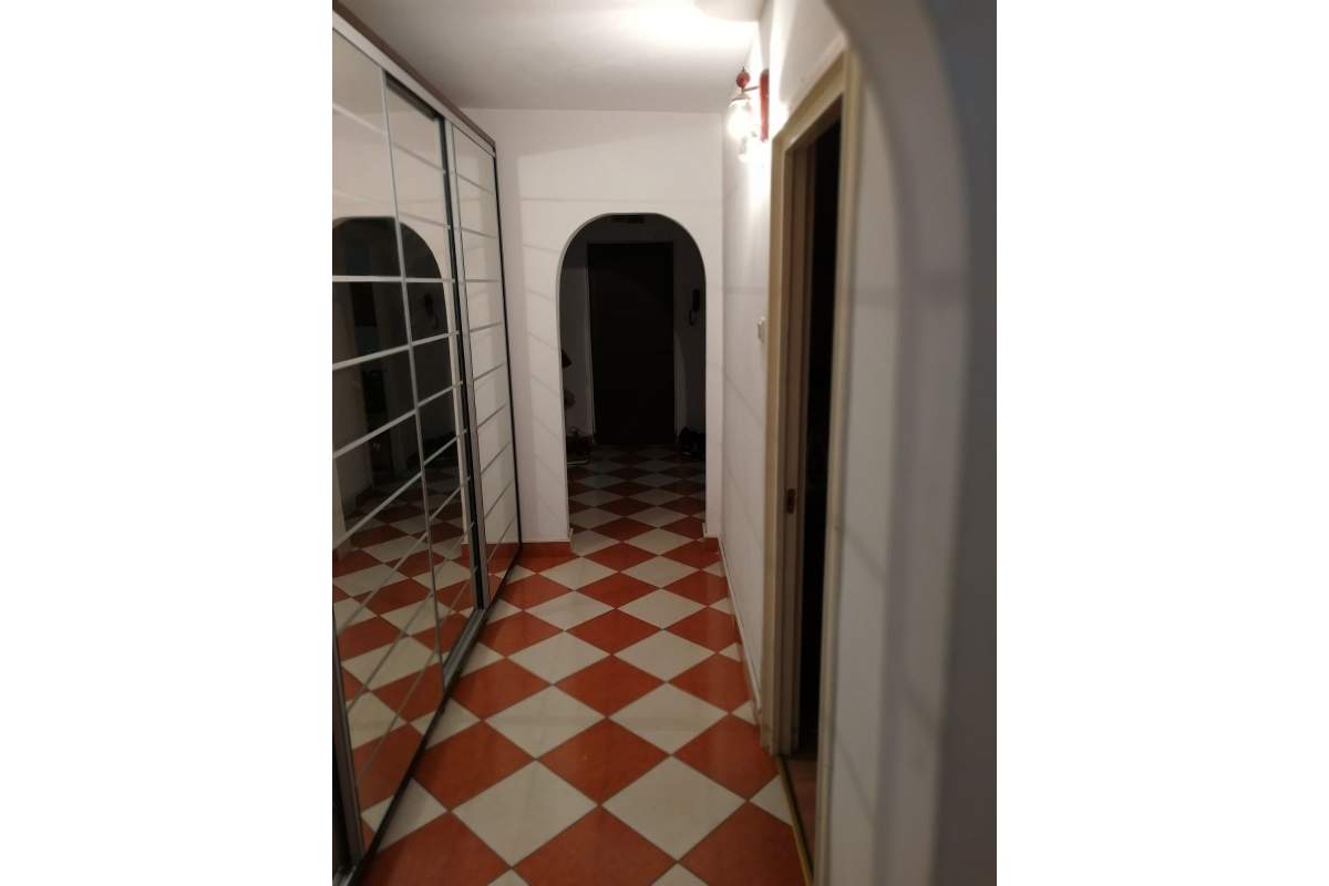 Apartament cu 3 camere de inchiriat