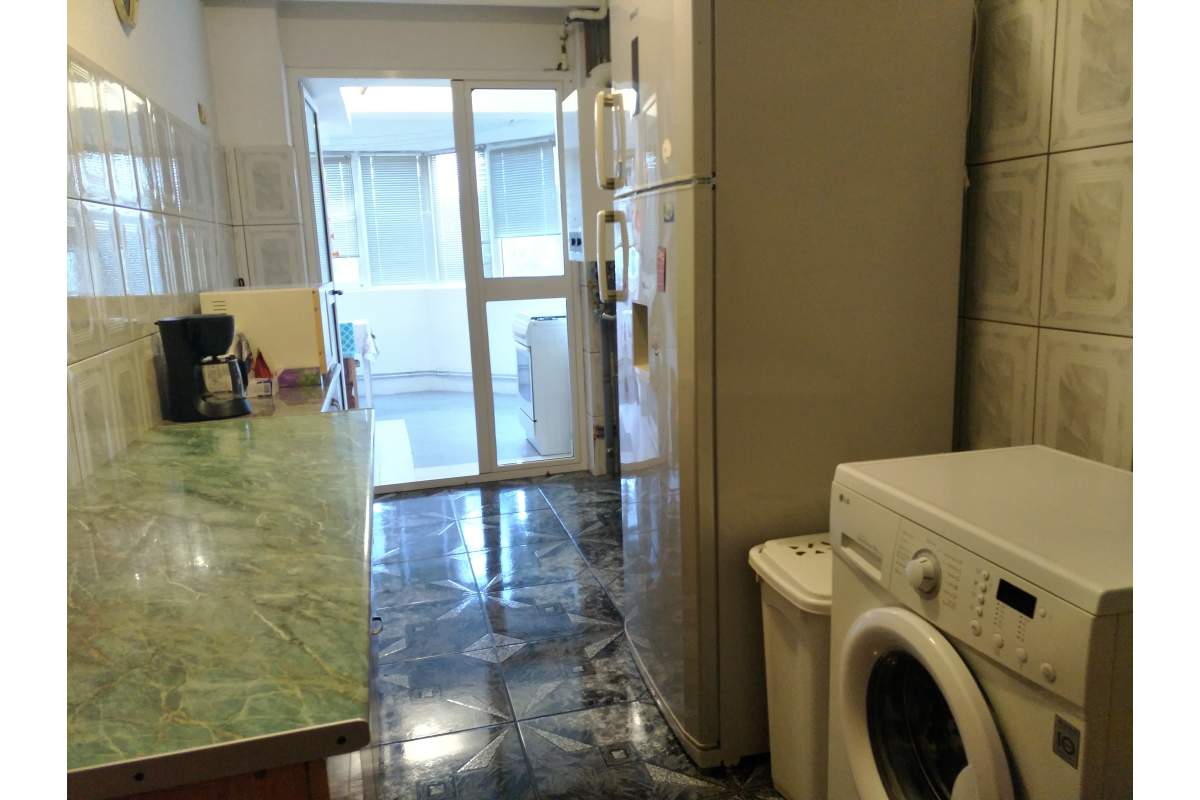 Cazare apartament 3 camere langa plaja Constanta Faleza Nord cu aer conditionat in dormitoare